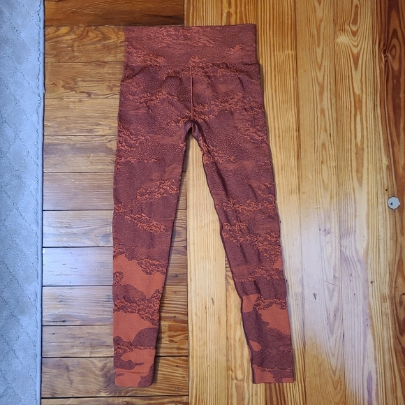 Gymshark Adapt Camo Seamless Leggings - Picture 4 of 12